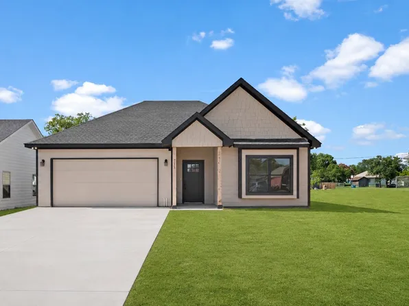 711 A D Mosley St, Ferris, TX 75125