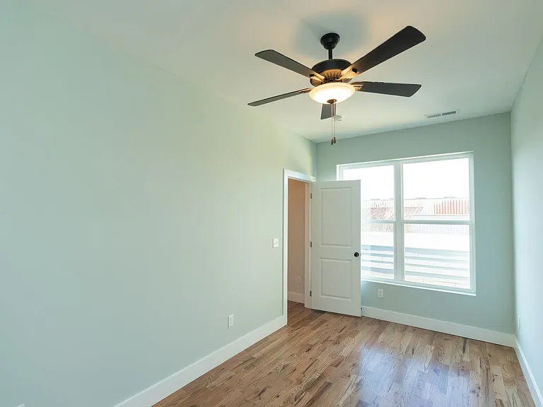 1039 Montague Pl — Photo 43