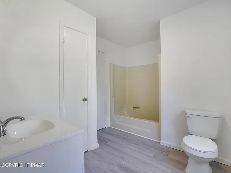 3119 Essex Rd — Photo 14