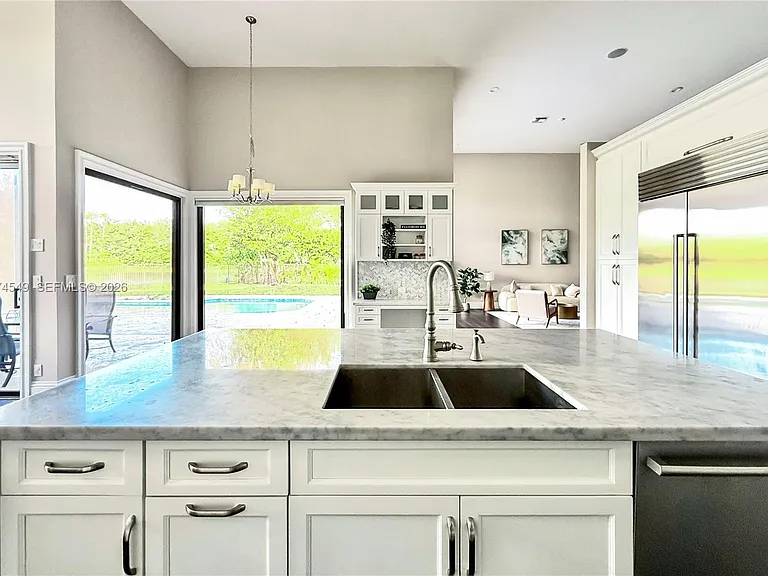 400 Alexandra Cir — Photo 19