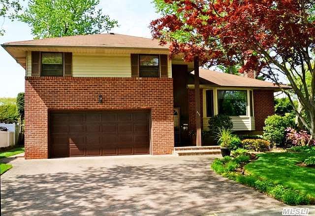 1st image of 833 Lydia Ln