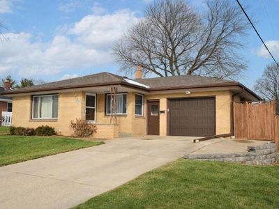 N89W15932 Cleveland AVENUE, Menomonee Falls, WI, 53051