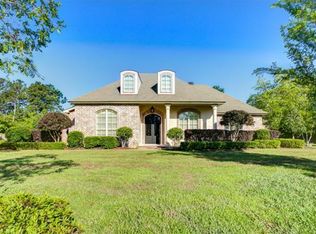 564 Pelican Ridge Dr, Madisonville, LA 70447