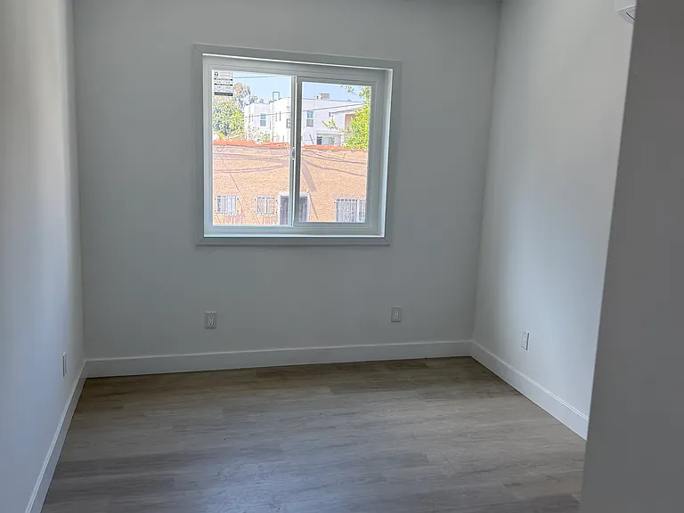 1877 W 25th St #1877 — Photo 9
