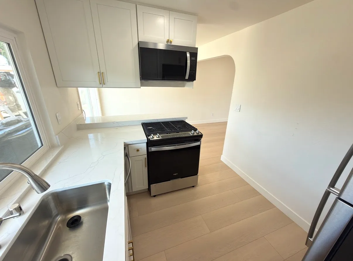 2 bed, 925 sqft, $3,400 — Photo 2
