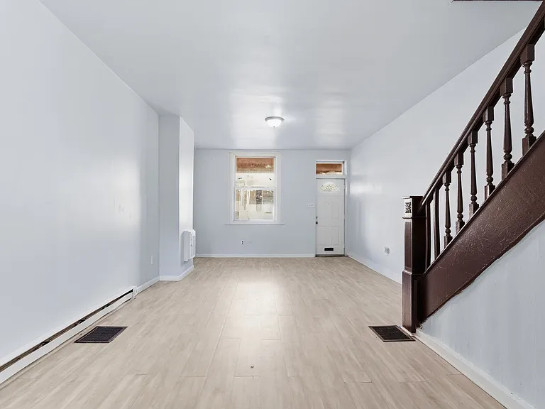 862 E Cornwall St — Photo 3