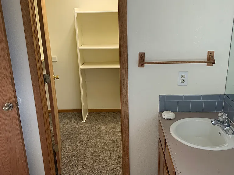 1716 Spencer St — Photo 10