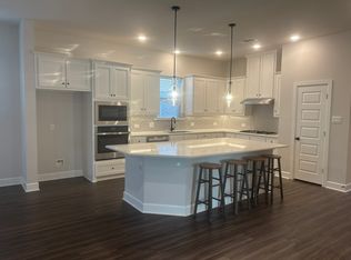 8625 Spindletop Dr, Fort Worth, TX 76120
