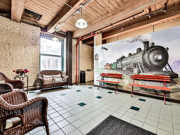 2nd image of 4745 N Ravenswood Ave APT 408