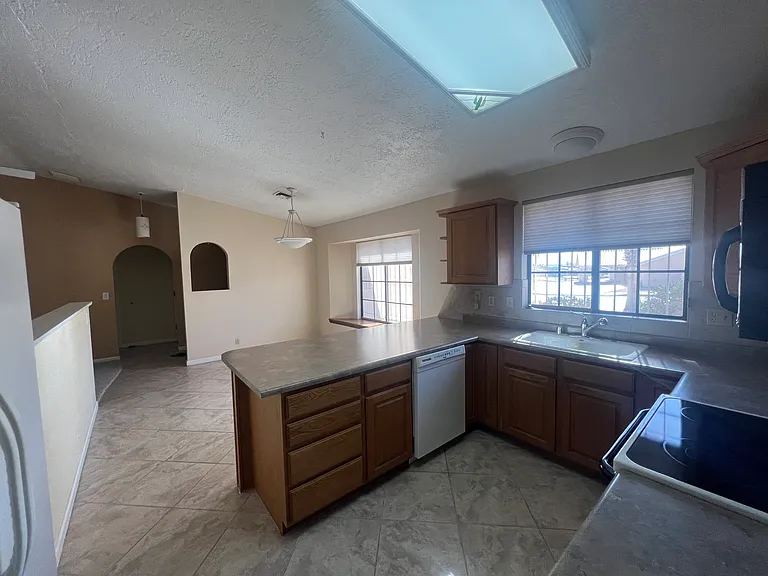 112 Smoketree Ave S — Photo 6