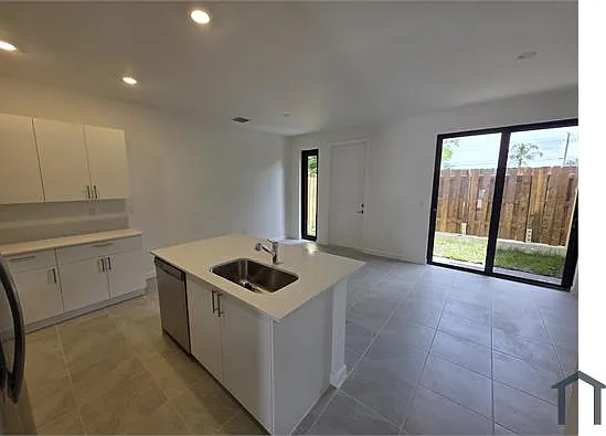 4 bed, $2,900 — Photo 4