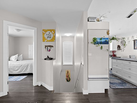 5th image of 690 Muir Rd