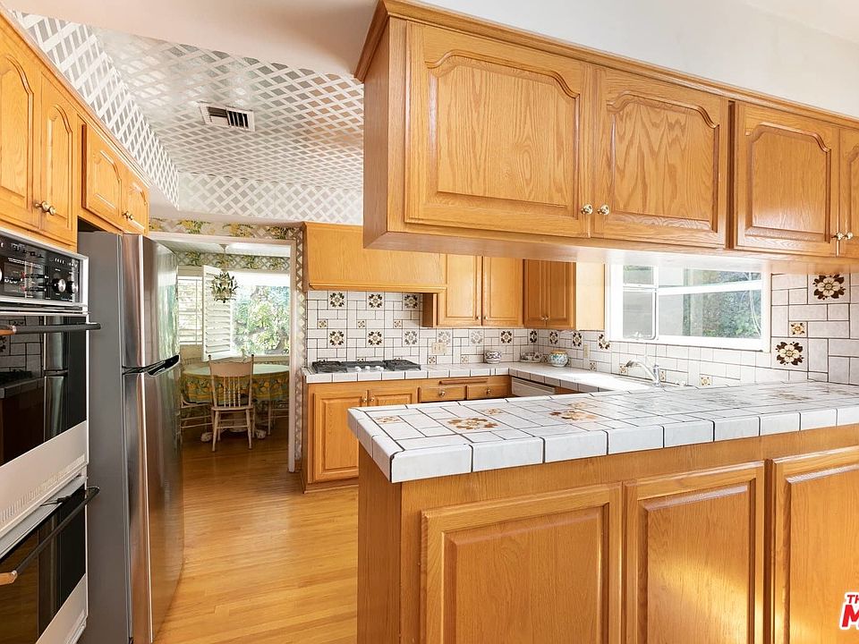 1st image of 4053 Hayvenhurst Dr