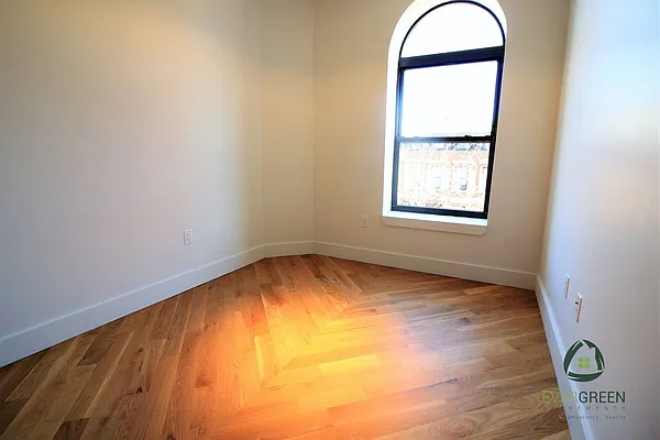 Rented by Evergreen Apartments BK | media 27