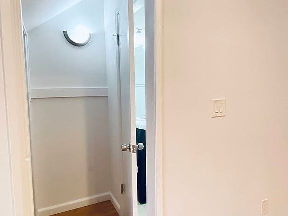 5th image of 13952 Moorpark St APT 4