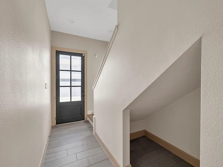 9551 Neuens Rd #B — Photo 10