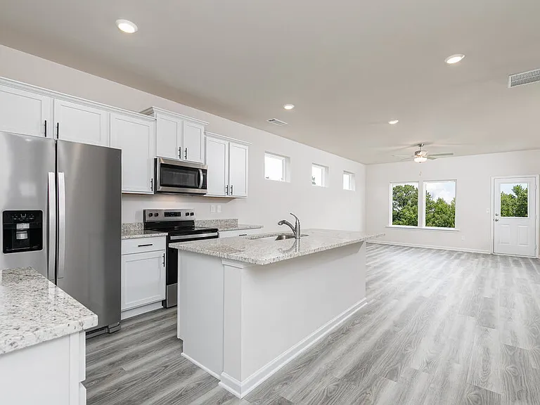703 Berkeley Dr — Photo 8