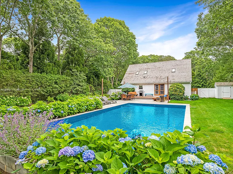 97 Wainscott Northwest Rd — Photo 10