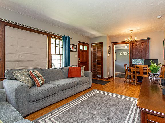 4th image of 2208 Peachtree St