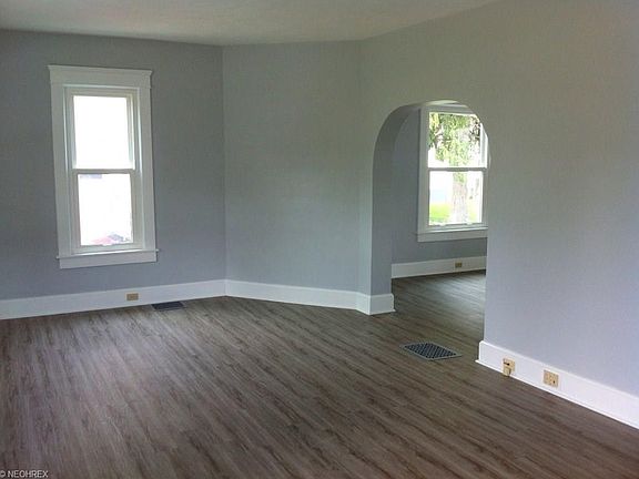 2nd image of 1110 Blaine Ave