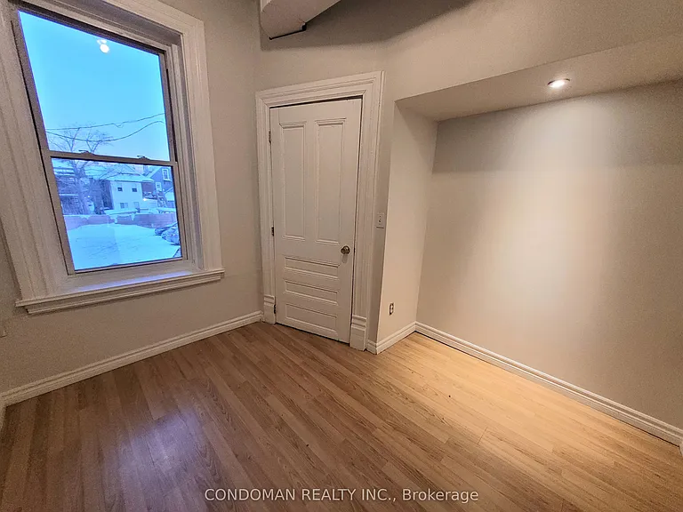 139 1/2 John St S #4 — Photo 9