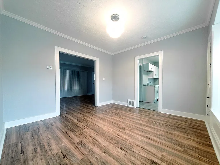 13719 Thornhurst Ave — Photo 7