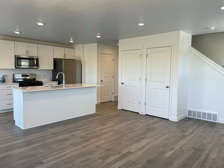 1256 W Hidden Spring Dr — Photo 8