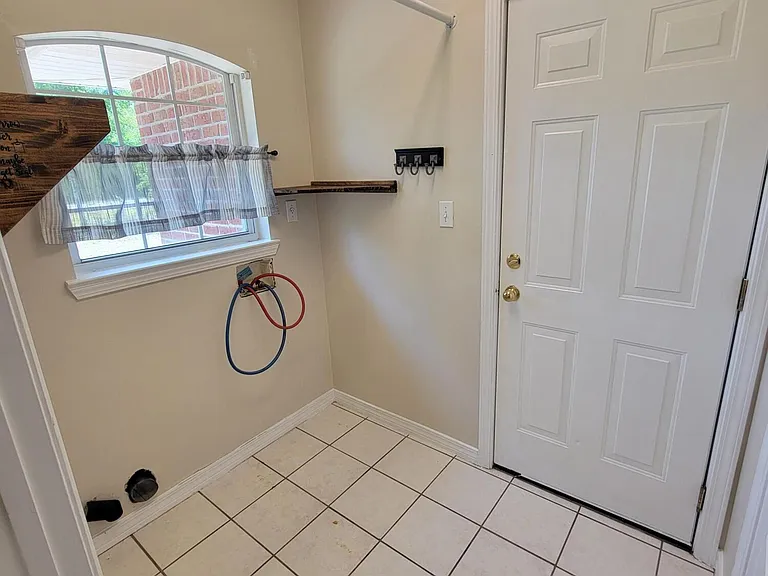 6592 Codell St — Photo 2