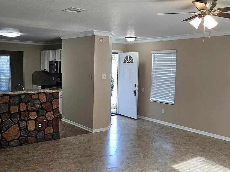3103 Barkers Crossing Ave — Photo 6