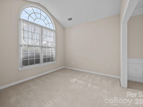 5th image of 3203 Arklow Rd