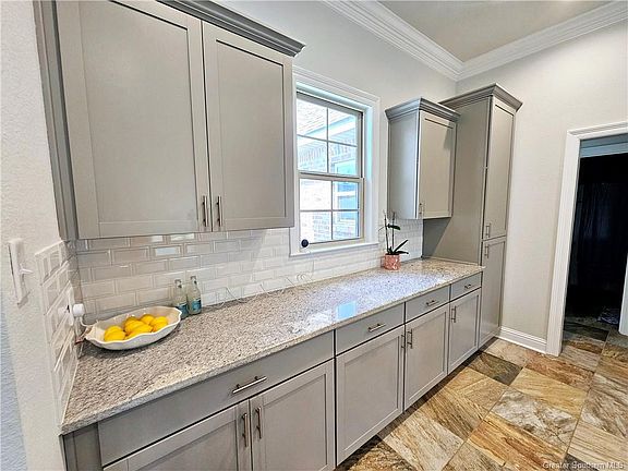 5th image of 614 Lionel Ln