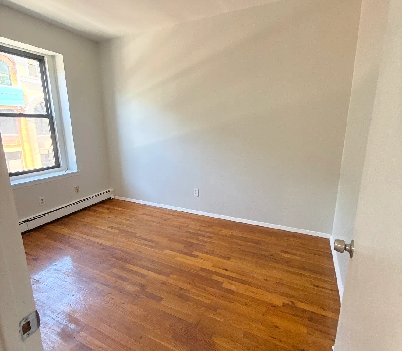 2 bed, 1000 sqft, $2,300 — Photo 1