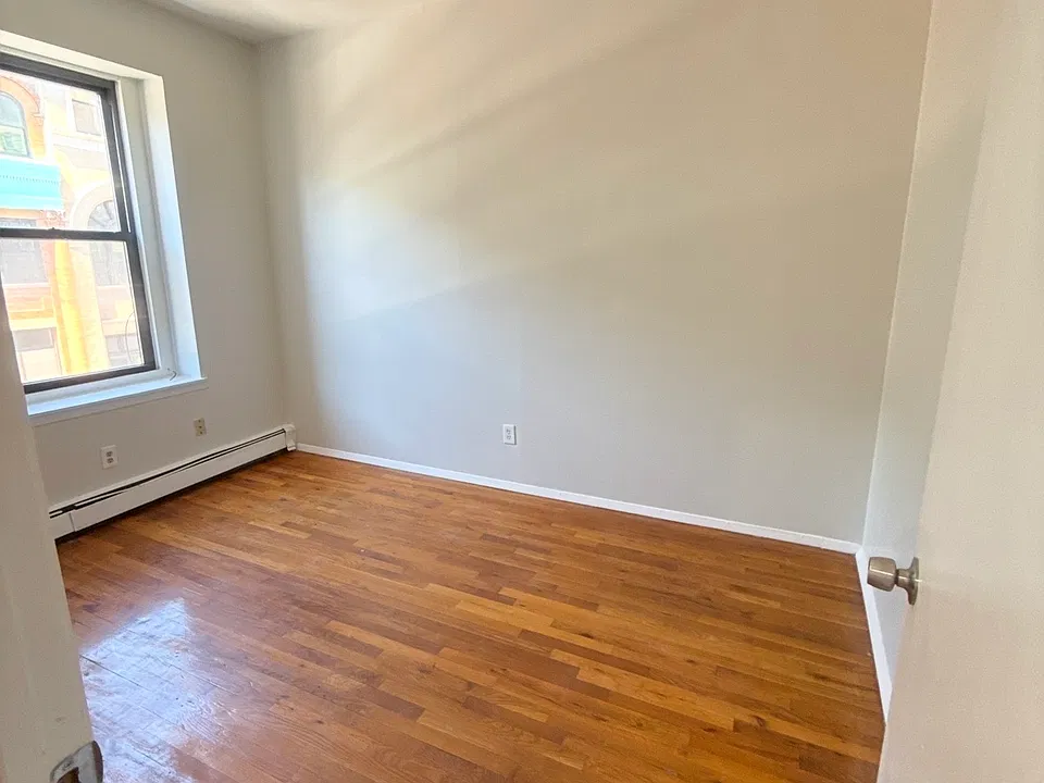 20 N Broadway #3B