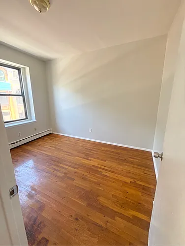 20 N Broadway #3B Photo 1