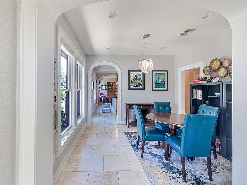 Entry into the dining room