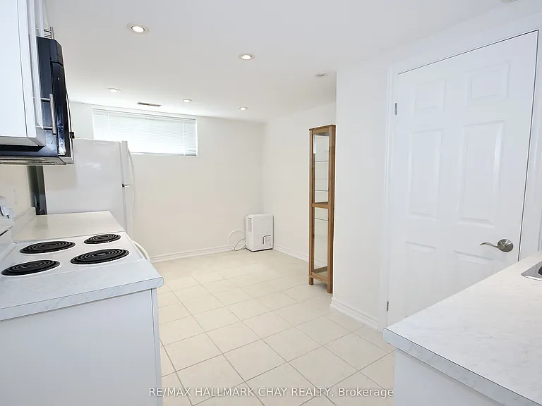 2173 Willard Ave — Photo 4