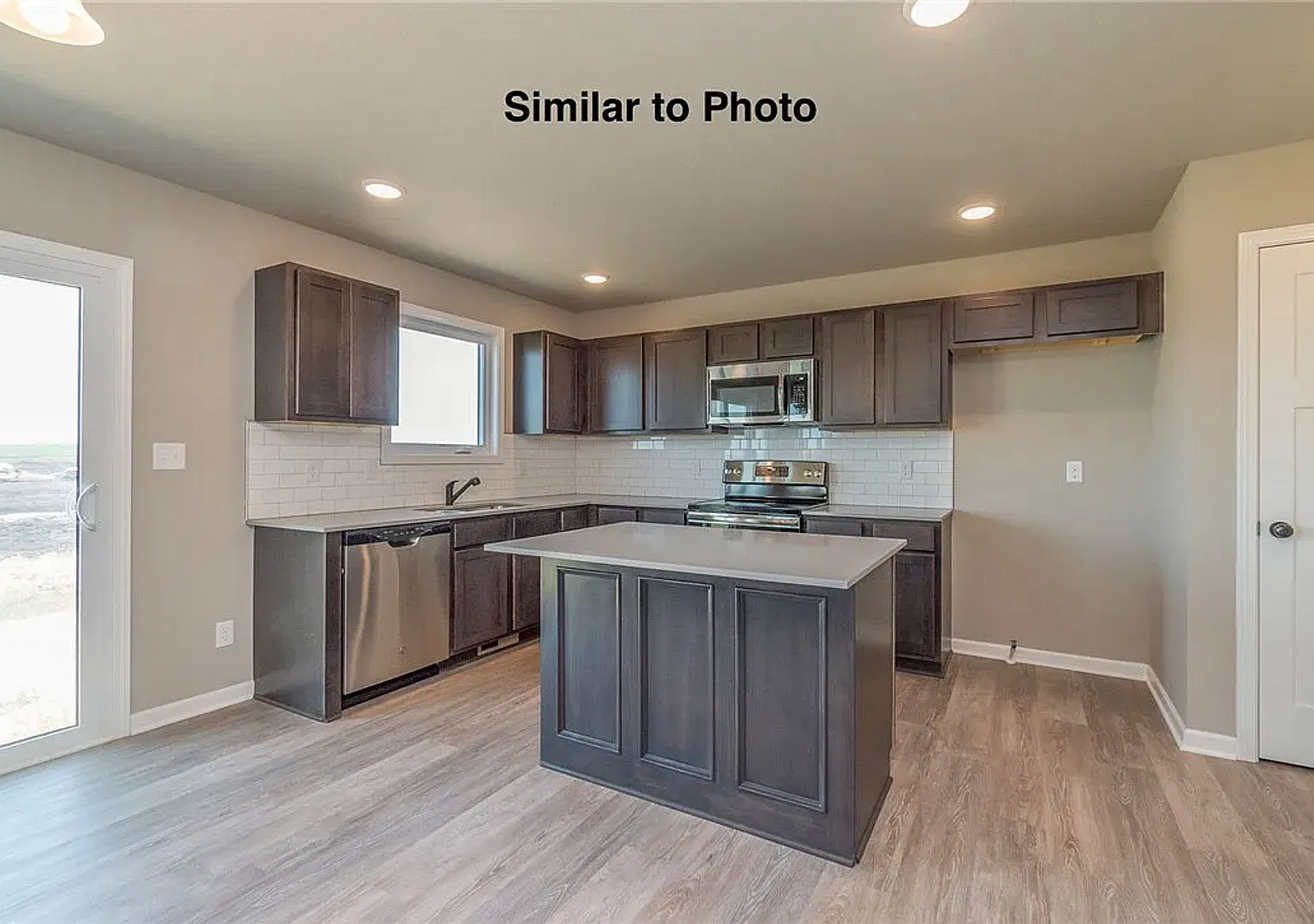 Beautiful two-story home! — Photo 2
