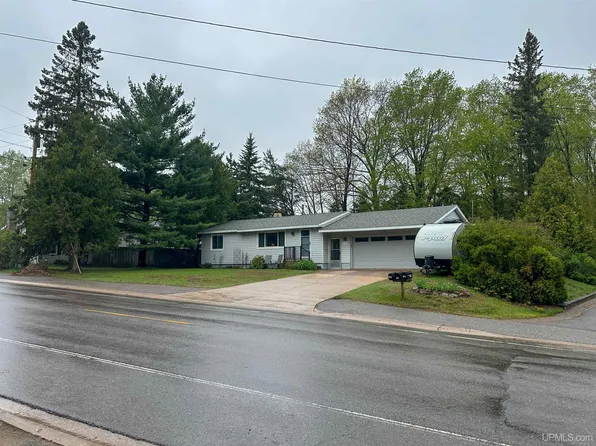 743 Grove St, Marquette, MI 49855