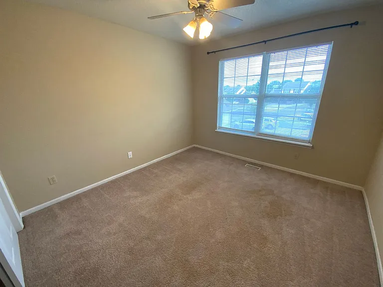1605 Steamboat Ln — Photo 27