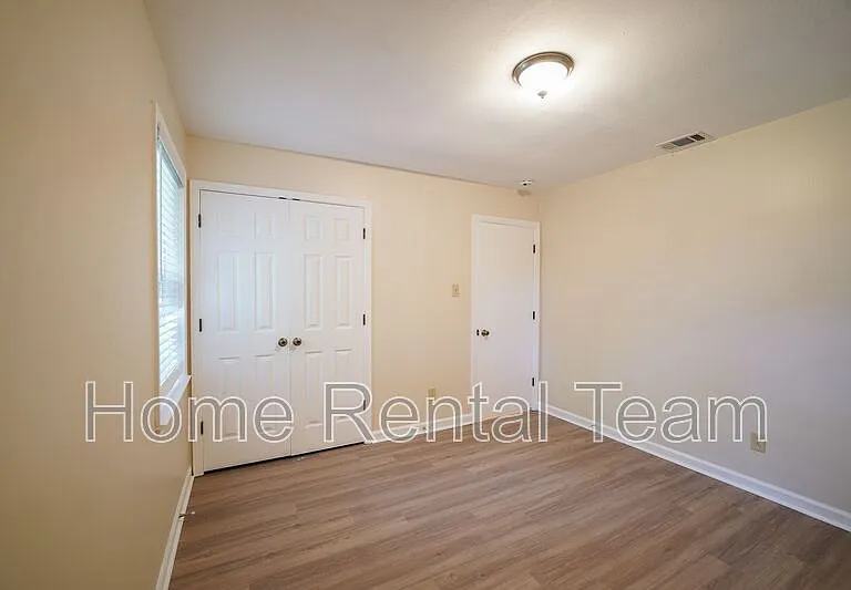 109 W 14th St — Photo 13