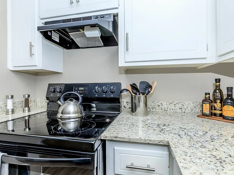 Oak Creek Apartments — Photo 12