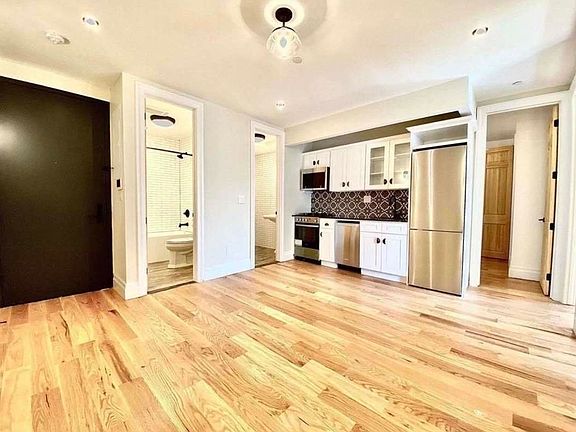 4th image of 233 Stockholm St #3F