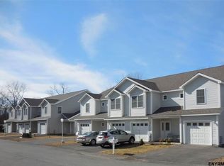 34 Cobblestone Ct, Rotterdam, NY 12306