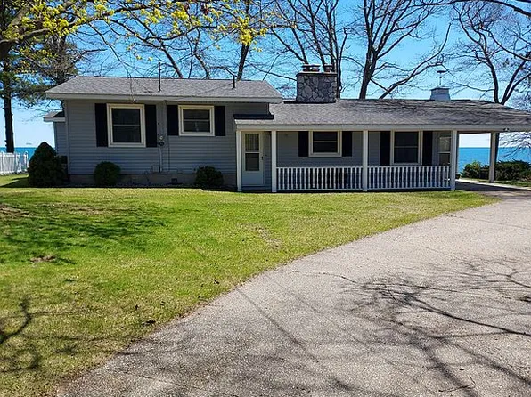 1054 Ottawas Ln, East Tawas, MI 48730