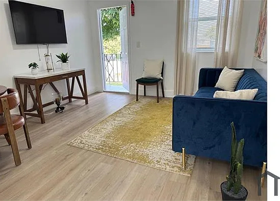 2 bed, 700 sqft, $2,250 — Photo 1