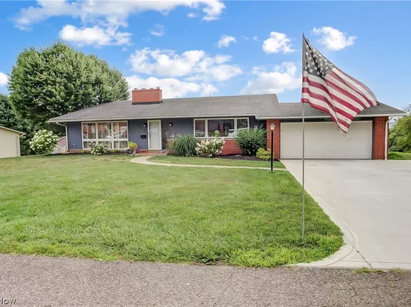 1725 Bayberry Ln, Coshocton, OH 43812