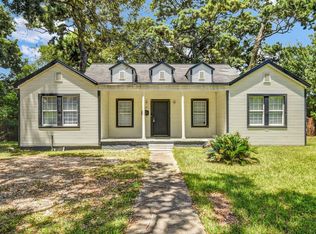 2642 Cedar Dr, La Marque, TX 77568