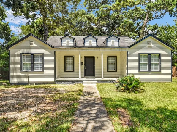 2642 Cedar Dr, La Marque, TX 77568
