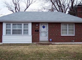 946 Chain Of Rocks Dr, Saint Louis, MO 63137