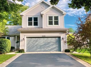 1025 Hobble Bush Ln, Elgin, IL 60120